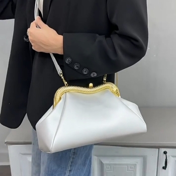 Ramenná crossbody kabelka s tvarom dumpling (Materiál: Super fiber; Zapínanie: Lock; Vnútro: Document bag)