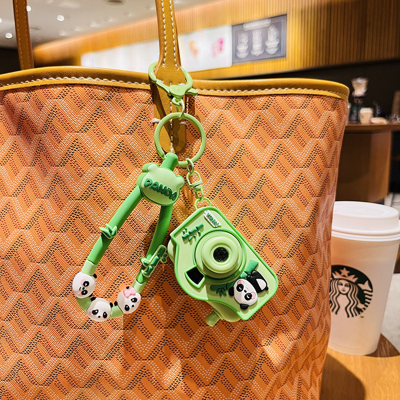 Kulcstartó Panda – rajzfilm stílusú, világító projekció, PVC, Three Pomelo