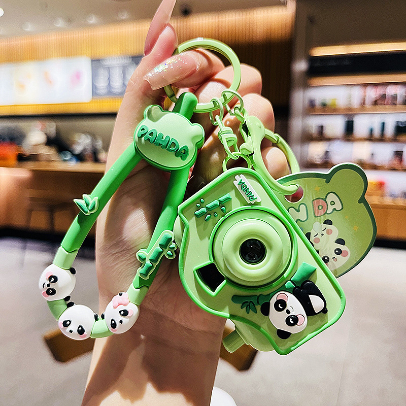 Kulcstartó Panda – rajzfilm stílusú, világító projekció, PVC, Three Pomelo