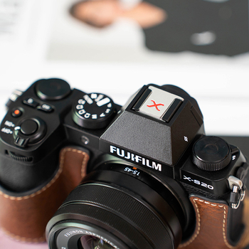 Kryt hot shoe pre Fuji fotoaparát, Model X, hliníková zliatina, vydané v roku 2024