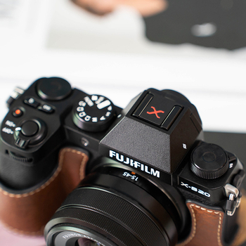 Kryt hot shoe pre Fuji fotoaparát, Model X, hliníková zliatina, vydané v roku 2024