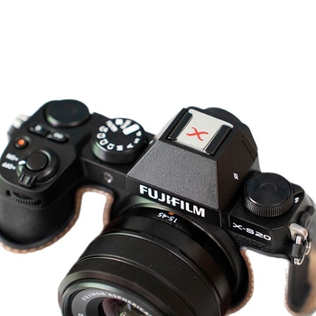 Kryt hot shoe pre Fuji fotoaparát, Model X, hliníková zliatina, vydané v roku 2024