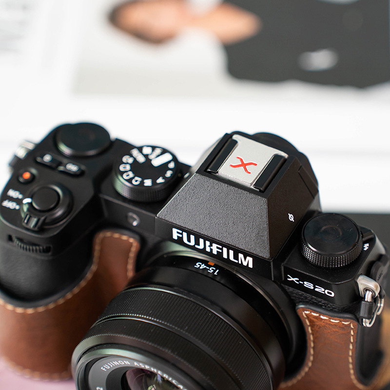 Kryt hot shoe pre Fuji fotoaparát, Model X, hliníková zliatina, vydané v roku 2024