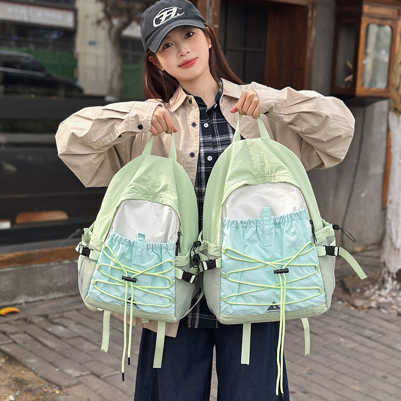 Najlon ruksak ultralak za slobodno vrijeme i planinarenje, kapacitet ispod 20 L, kompatibilan s 14-inčnim laptopom, naramenice s zračnim jastučnicama