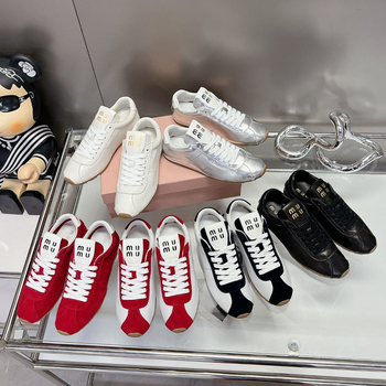 Forrest Gump inspirált női edzőcipő fűzős, nubuk bőr felsőrész, kerek orr, gumírozott talp, természetes bőr belső talp