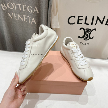 Forrest Gump inspirált női edzőcipő fűzős, nubuk bőr felsőrész, kerek orr, gumírozott talp, természetes bőr belső talp