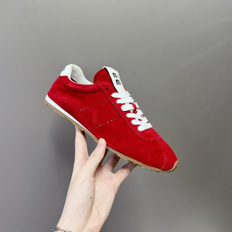 Forrest Gump inspirált női edzőcipő fűzős, nubuk bőr felsőrész, kerek orr, gumírozott talp, természetes bőr belső talp