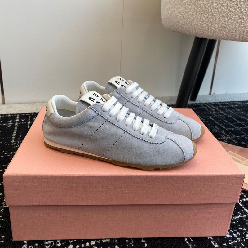 Forrest Gump inspirált női edzőcipő fűzős, nubuk bőr felsőrész, kerek orr, gumírozott talp, természetes bőr belső talp