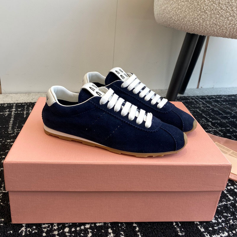 Forrest Gump inspirált női edzőcipő fűzős, nubuk bőr felsőrész, kerek orr, gumírozott talp, természetes bőr belső talp