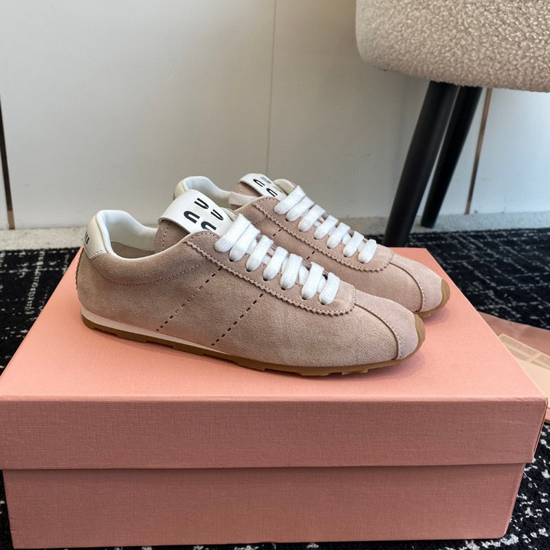 Forrest Gump inspirált női edzőcipő fűzős, nubuk bőr felsőrész, kerek orr, gumírozott talp, természetes bőr belső talp