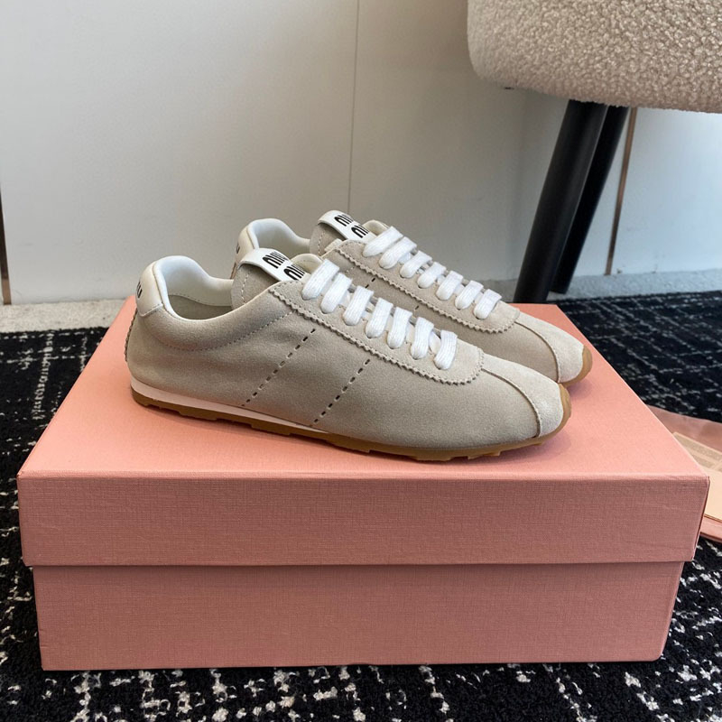 Forrest Gump inspirált női edzőcipő fűzős, nubuk bőr felsőrész, kerek orr, gumírozott talp, természetes bőr belső talp