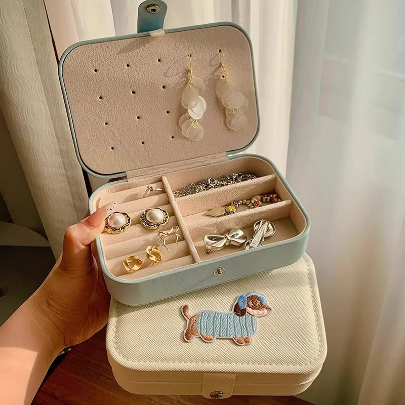 Cutie portabilă de bijuterii din Cortex pentru cercei, inele și coliere — stil de relaxare, construcție dură, configurații variate