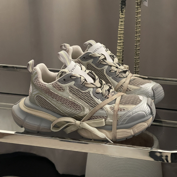 Női dad shoes platformos magasságnövelő cipő, retro casual sneaker; felsőrész: másodlagos marhabőr + műbőr + textil; belső PU; gumírozott talp; alacsony felső.