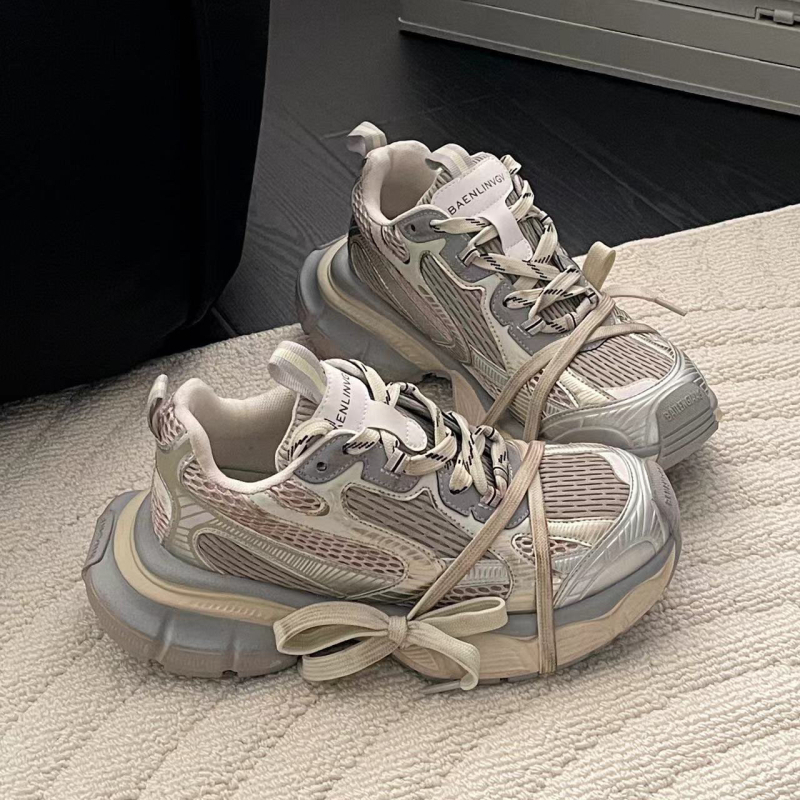 Női dad shoes platformos magasságnövelő cipő, retro casual sneaker; felsőrész: másodlagos marhabőr + műbőr + textil; belső PU; gumírozott talp; alacsony felső.