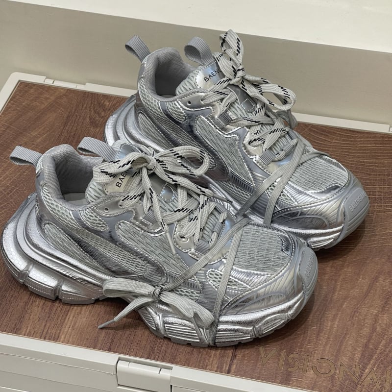 Női dad shoes platformos magasságnövelő cipő, retro casual sneaker; felsőrész: másodlagos marhabőr + műbőr + textil; belső PU; gumírozott talp; alacsony felső.