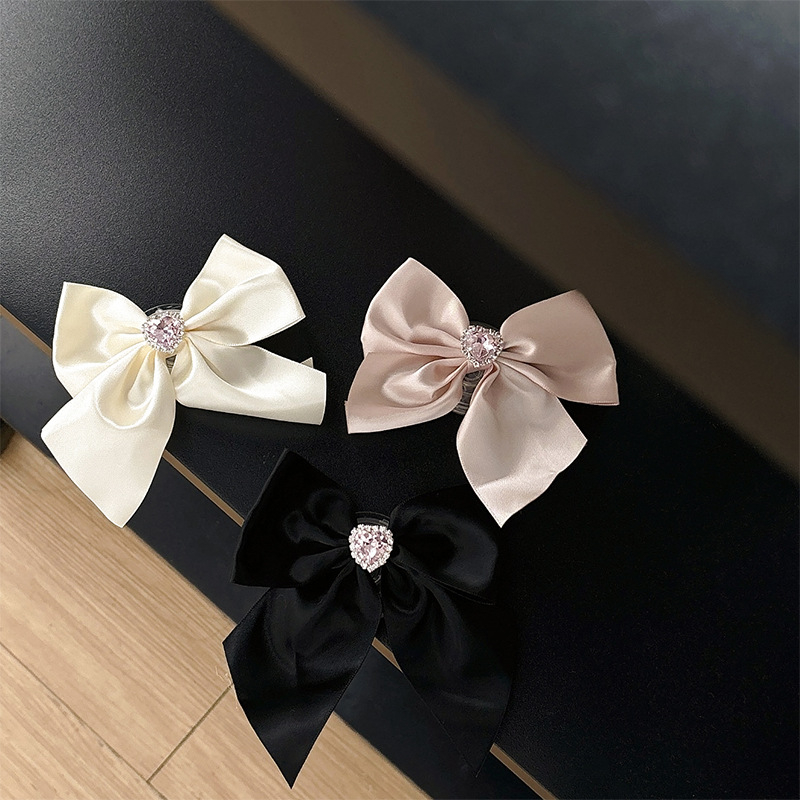 Rhinestone masnival díszített asztali telefonállvány gyűrűtartóval, műanyag, általános stílus