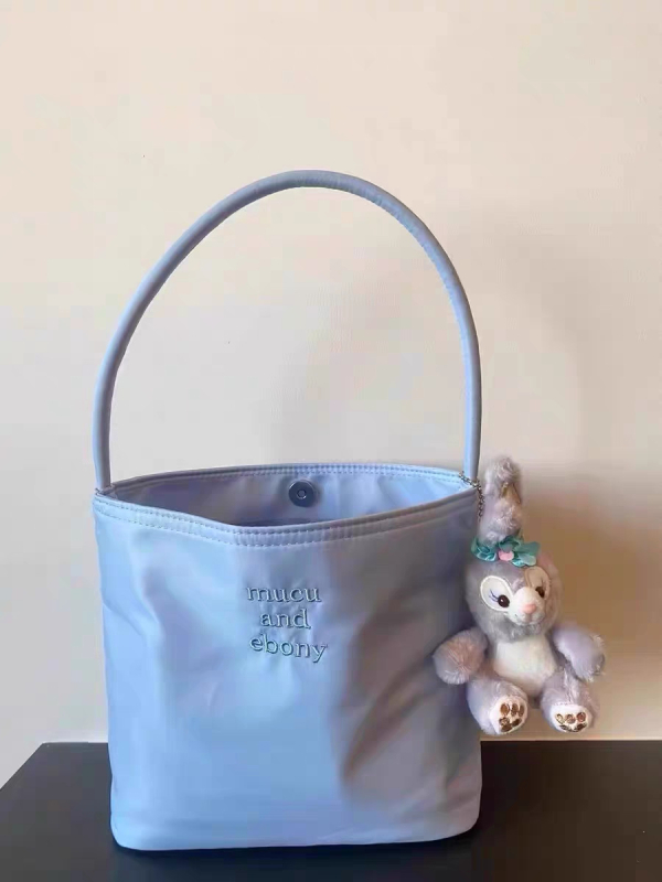 Bucket bag din nylon, stil urban minimalist, siluetă pătrată mică, formă orizontală pătrată, fermoar