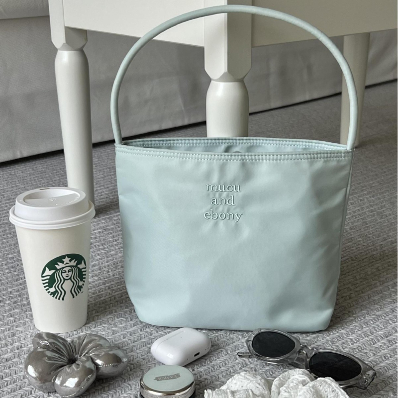 Bucket bag din nylon, stil urban minimalist, siluetă pătrată mică, formă orizontală pătrată, fermoar