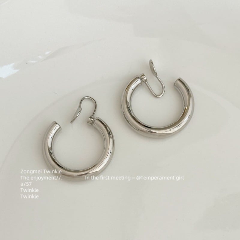 Meďové duté kruhové náušnice s geometrickým tvarom, elektroplatovaná úprava, vintage štýl, zapínanie s postou zo striebra 925