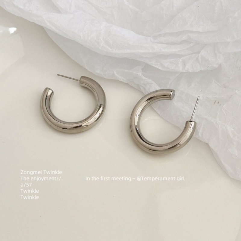 Meďové duté kruhové náušnice s geometrickým tvarom, elektroplatovaná úprava, vintage štýl, zapínanie s postou zo striebra 925