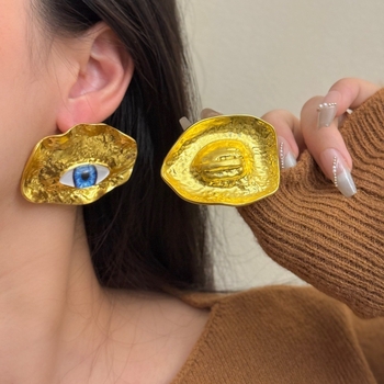 Náušnice zliatiny s elektroplátovaným povrchom, 925 striebro, chic štýl (Materiál: zliatina; Povrch: elektroplátovanie; Ušné trubičky: 925 striebro; Štýl: chic; Vydanie: Zima 2025)