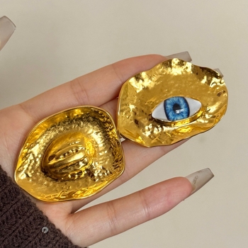 Náušnice zliatiny s elektroplátovaným povrchom, 925 striebro, chic štýl (Materiál: zliatina; Povrch: elektroplátovanie; Ušné trubičky: 925 striebro; Štýl: chic; Vydanie: Zima 2025)