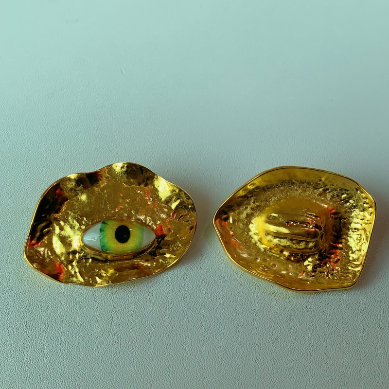 Náušnice zliatiny s elektroplátovaným povrchom, 925 striebro, chic štýl (Materiál: zliatina; Povrch: elektroplátovanie; Ušné trubičky: 925 striebro; Štýl: chic; Vydanie: Zima 2025)