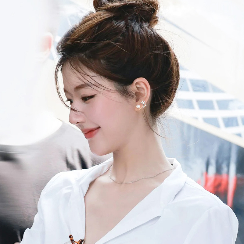 Náušnice - kvetinový tvar, zliatina, elektrolytická povrchová úprava, originálny dizajn, jar 2023