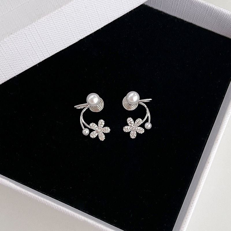 Náušnice - kvetinový tvar, zliatina, elektrolytická povrchová úprava, originálny dizajn, jar 2023