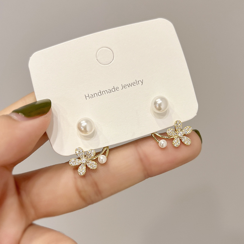 Náušnice - kvetinový tvar, zliatina, elektrolytická povrchová úprava, originálny dizajn, jar 2023