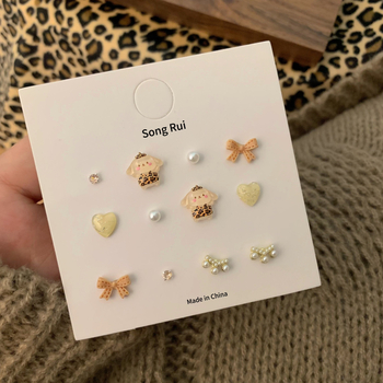 Sada náušníc: mašľa a zvieracie karikatúry v štýle, srdiečkové perlové akcenty; materiál: zliatina; ucho: meď; povrchová úprava: elektroplatovanie; štýl: japonsko-kórejský