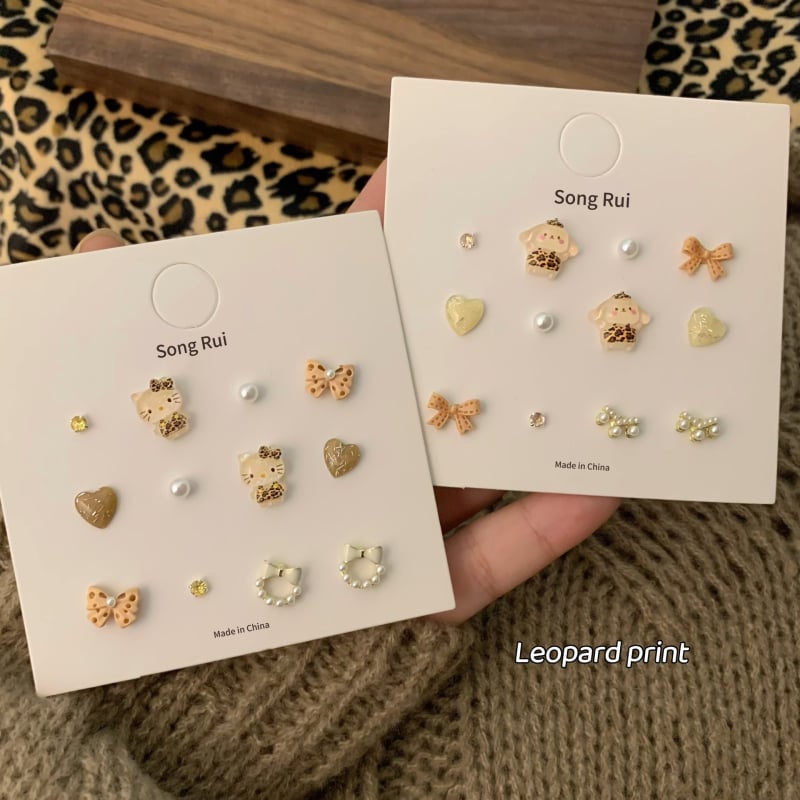 Sada náušníc: mašľa a zvieracie karikatúry v štýle, srdiečkové perlové akcenty; materiál: zliatina; ucho: meď; povrchová úprava: elektroplatovanie; štýl: japonsko-kórejský