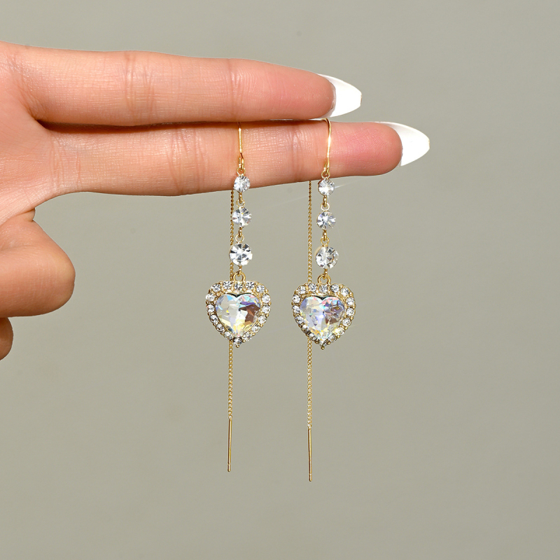 Pozlátené náušnice s modrým kryštálom a strapcom v tvare srdca