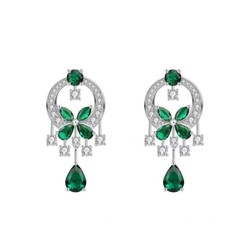 Motýľové náušnice, pozlátené meďou + zirkónmi, ľahký luxusný štýl (Materiál: meď + zirkón; Povrch: pozlátený; Tvar: motýľ; Štýl: ľahký luxus)