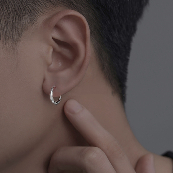 Möbius ušni klips – Unisex, titan čelik, bez rupa, polirani završetak, hip-hop stil