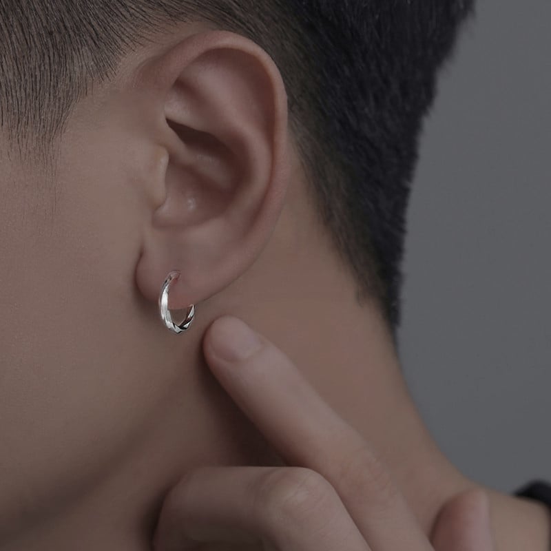 Möbius ušni klips – Unisex, titan čelik, bez rupa, polirani završetak, hip-hop stil