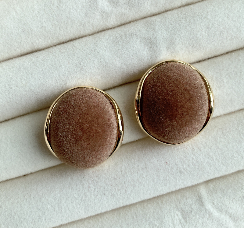 Női fülbevaló, geometriai dizájn, cinkötvözet, elektroplakolás, réz tüske