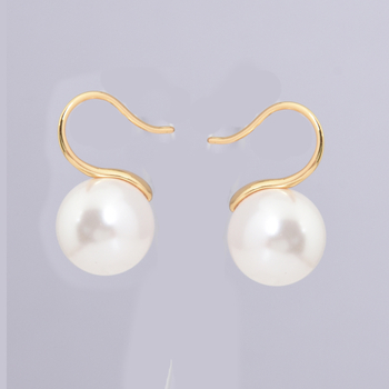 Перлени обици с кукичка за ухото, геометричен дизайн, материал: черупка, пролет 2025 колекция, дамски офис стил