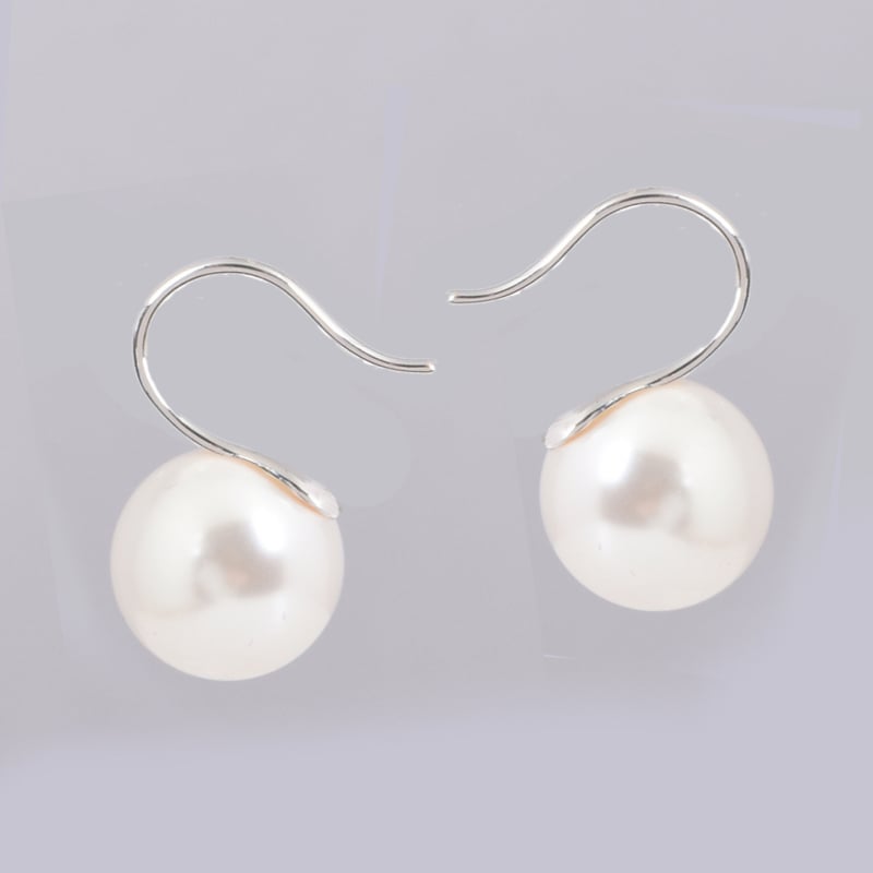 Перлени обици с кукичка за ухото, геометричен дизайн, материал: черупка, пролет 2025 колекция, дамски офис стил