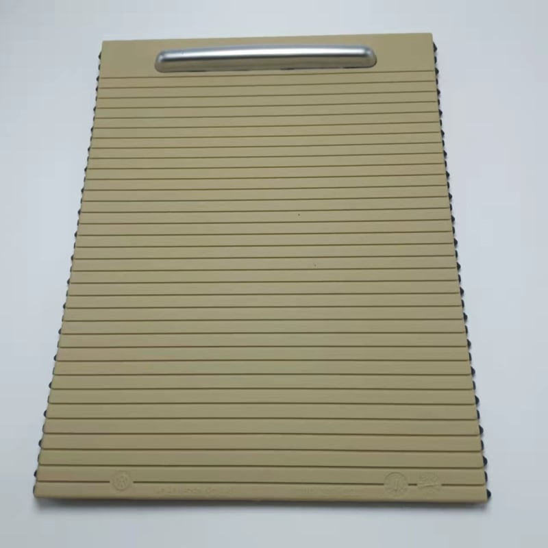 Kausa turētāja vāciņš centrālajai salona kastītei ar velkamu žalūziju — Modelis 3CD857503; Materiāls: ABS-PC + TPU; Pielāgojama