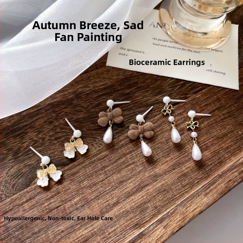 Naušnice od Bio porcelana, oblik mašnice, mješoviti materijali, keramički post, jesen 2025