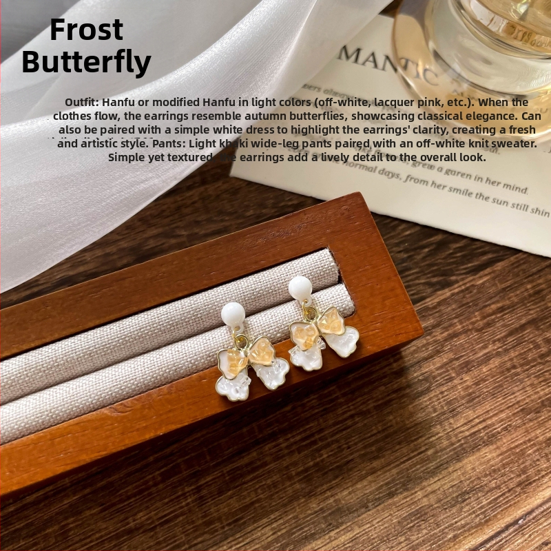 Naušnice od Bio porcelana, oblik mašnice, mješoviti materijali, keramički post, jesen 2025