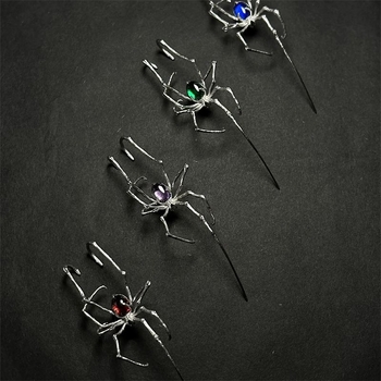 Cercei punk cu cârlig de ureche în formă de păianjen și clips pentru osul urechii, cristale din rășină