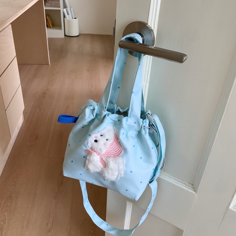 Crossbody torba u stilu ulične mode, od najlona, vodoravno kvadratnog oblika, zatvaranje šnurnom, unutarnja pretinica za telefon