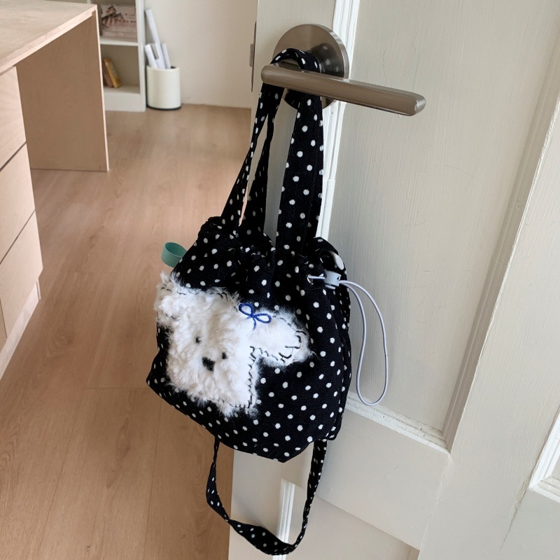 Crossbody torba u stilu ulične mode, od najlona, vodoravno kvadratnog oblika, zatvaranje šnurnom, unutarnja pretinica za telefon
