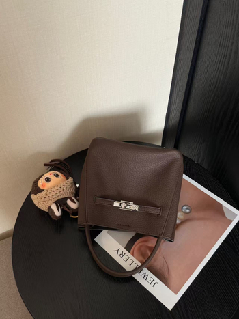 Kelly táska – városi minimalizmus, PU bőr, bélés: valódi bőr, téli 2025, mindennapos használat