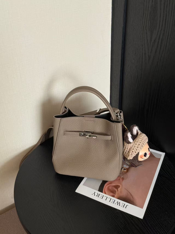 Kelly táska – városi minimalizmus, PU bőr, bélés: valódi bőr, téli 2025, mindennapos használat