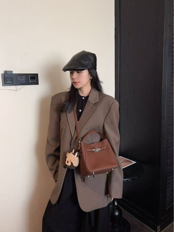 Kelly táska – városi minimalizmus, PU bőr, bélés: valódi bőr, téli 2025, mindennapos használat