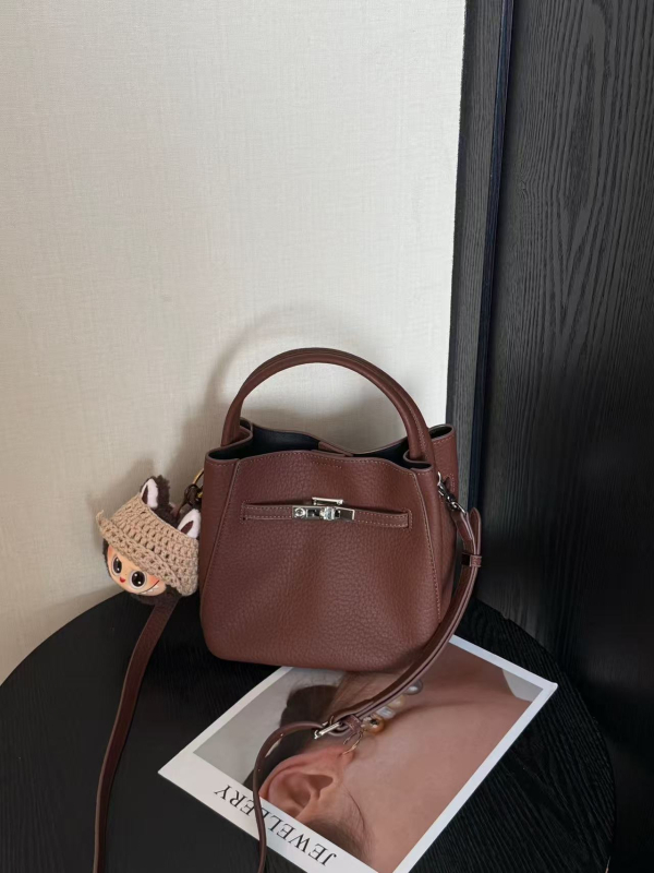 Kelly táska – városi minimalizmus, PU bőr, bélés: valódi bőr, téli 2025, mindennapos használat