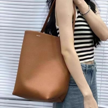 Bucket bag od super fiber materijala, urban minimalizam, vertikalni kvadratni oblik, otvoreni vrh